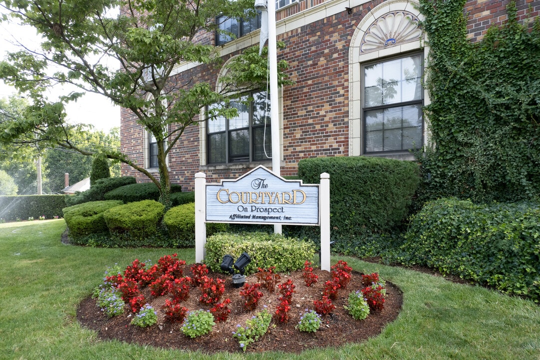 Courtyard at Prospect in Hackensack, NJ - Foto de edificio