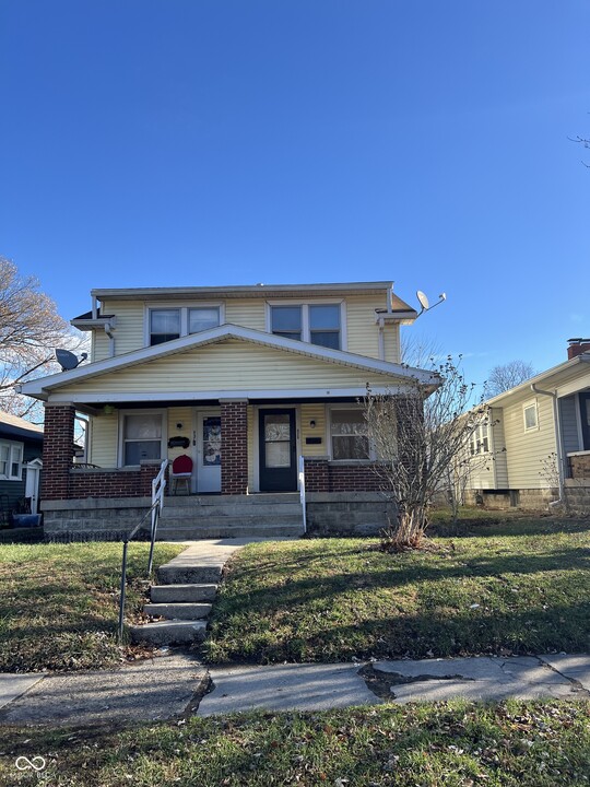 825 N Bradley Ave in Indianapolis, IN - Building Photo
