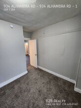 934 Alhambra Rd in Cleveland, OH - Foto de edificio - Building Photo
