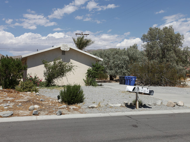 Casa Blanca Apartments in Desert Hot Springs, CA - Building Photo - Building Photo