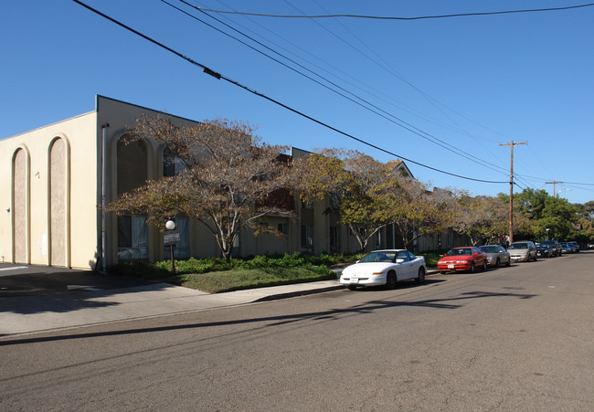 Villa Paschal Apartments in Chula Vista, CA - Building Photo - Building Photo