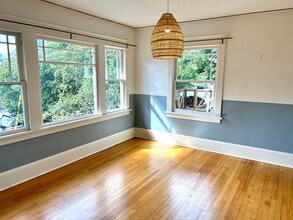 2424 SE 24th Ave in Portland, OR - Foto de edificio - Building Photo