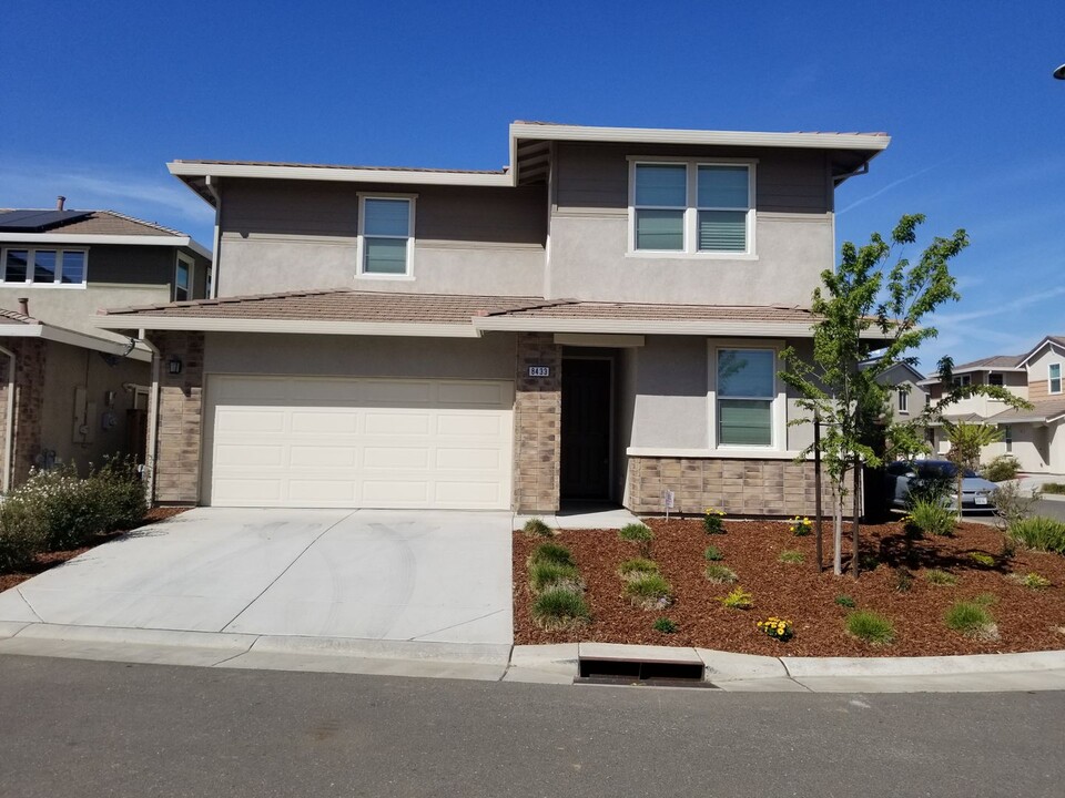 8433 Everson Ln in Elk Grove, CA - Building Photo