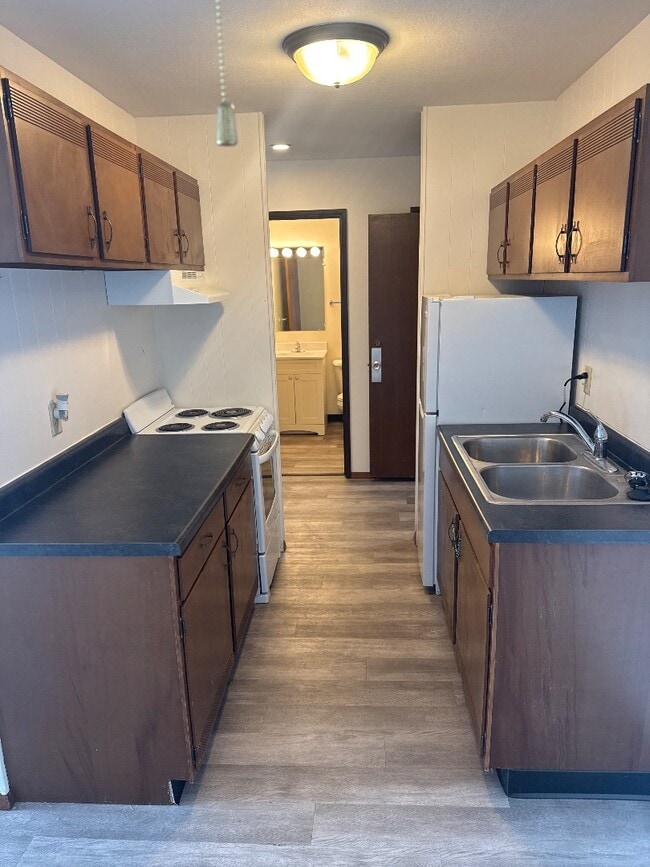 701 Pirate Island Rd in Monona, WI - Building Photo - Building Photo