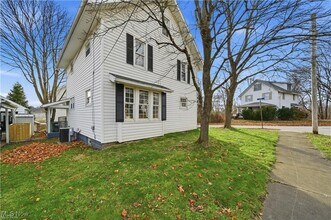 437 Erie St in Barberton, OH - Building Photo - Building Photo