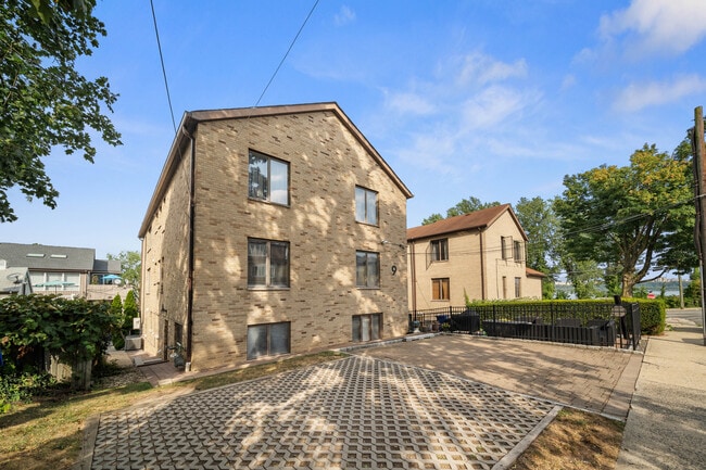 property at 9 Sterling Pl