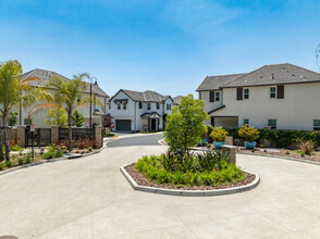 Miren in Arcadia, CA - Foto de edificio - Building Photo