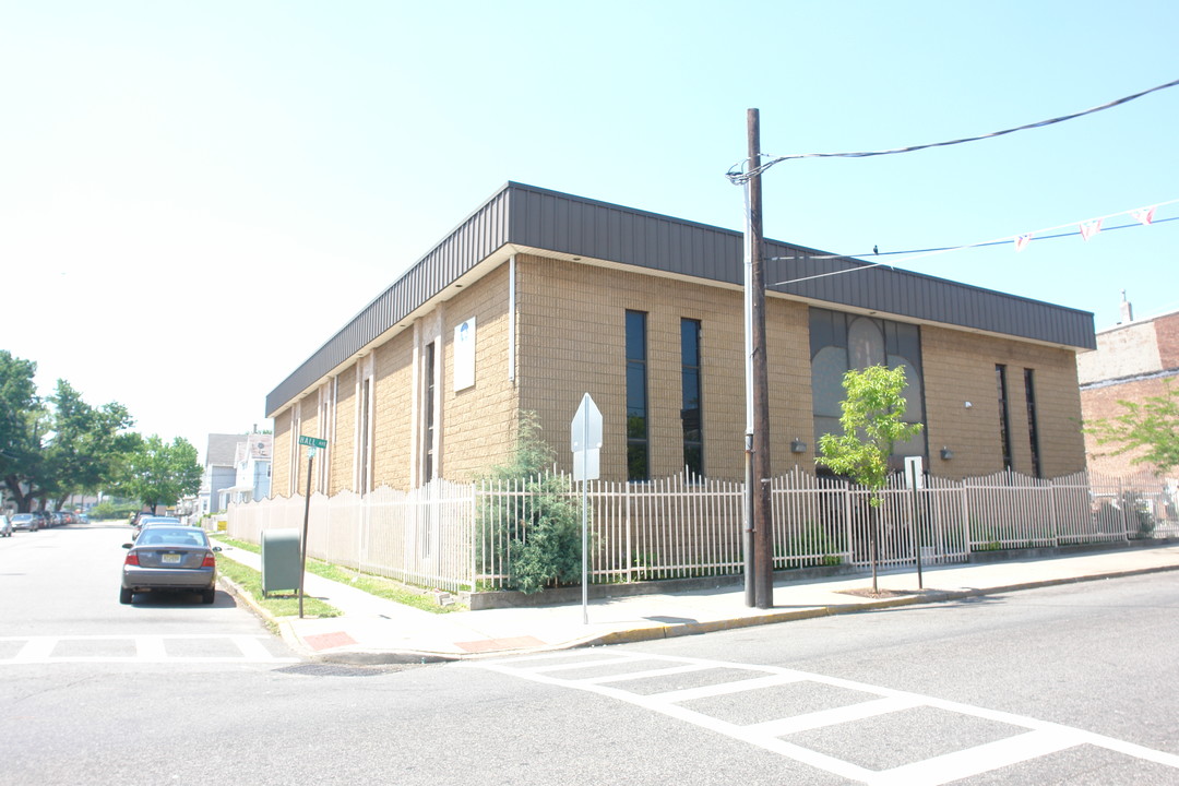 207 Hall Ave in Perth Amboy, NJ - Foto de edificio