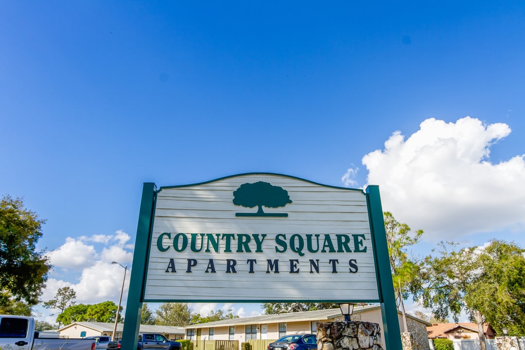 Country Square Villas and Candlewood One in Tampa, FL - Building Photo