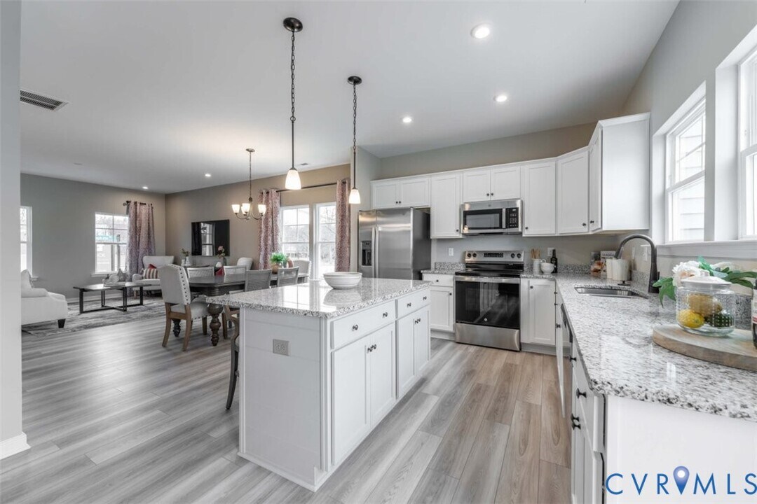 3413 Hopkins Rd in Richmond, VA - Building Photo