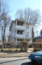 649 New Britain Ave in Hartford, CT - Foto de edificio - Building Photo