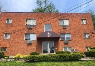 562 Lowell Ave in Cincinnati, OH - Foto de edificio - Building Photo