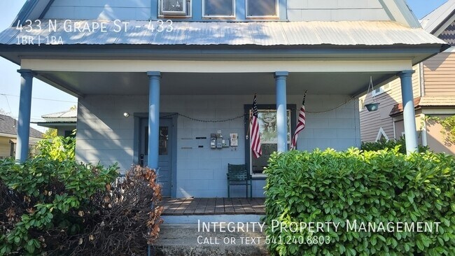 433 N Grape St in Medford, OR - Building Photo - Building Photo