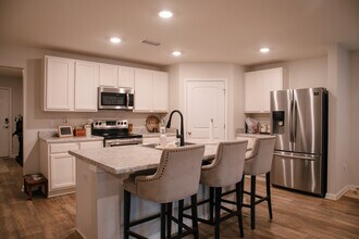 5806 Paddock Way in Pensacola, FL - Building Photo - Building Photo