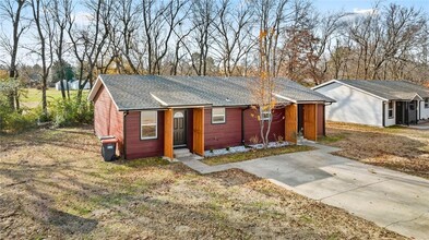 305 Trailside Ter in Springdale, AR - Foto de edificio - Building Photo