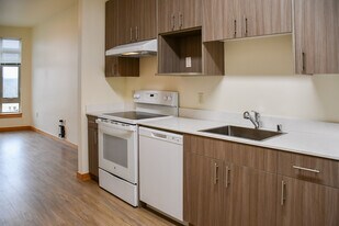 Sunset Oaks in Renton, WA - Building Photo