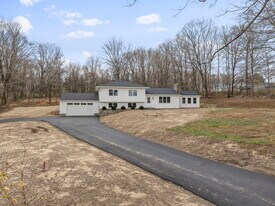 52 Curtis Rd in Bridgewater, CT - Building Photo