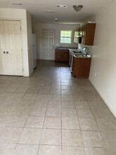 3906 E 11th St, Unit #B in Panama City, FL - Foto de edificio - Building Photo