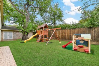 8911 Birdwood Ct in Houston, TX - Building Photo - Building Photo