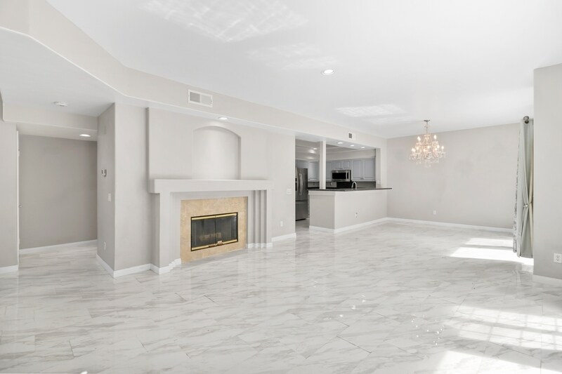 8631 Via Mallorca in San Diego, CA - Building Photo