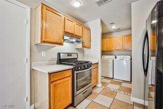 8200 Crystal Star Ct in Las Vegas, NV - Building Photo - Building Photo
