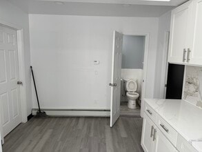 16 Bailey Ave, Unit 2A in East Meadow, NY - Building Photo - Building Photo