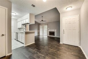 1204 Harwell Dr in Arlington, TX - Building Photo