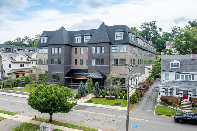 26 Lane Ave in West Caldwell, NJ - Foto de edificio - Building Photo