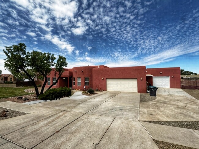 5317 Southfort Dr SW in Albuquerque, NM - Building Photo - Building Photo