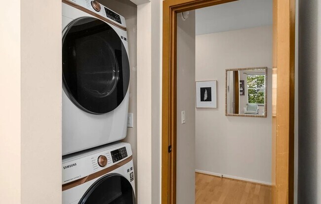 1710 S Harbor Way in Portland, OR - Foto de edificio - Building Photo