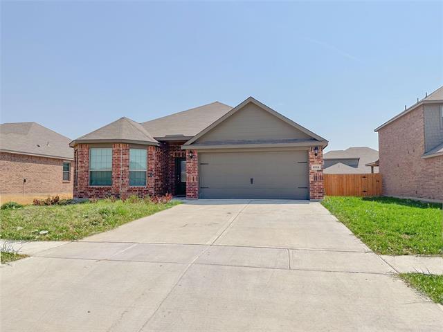 1004 Tumbleweed Trail in Crowley, TX - Building Photo