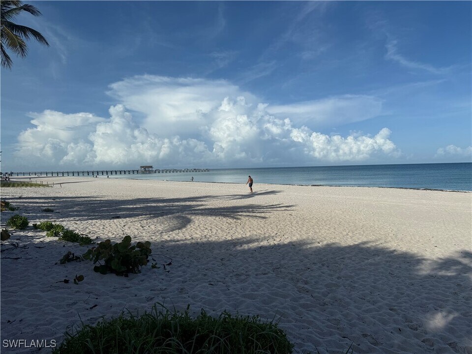 3245 Cypress Glen Way in Naples, FL - Building Photo