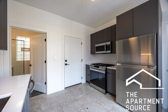 3051 W Medill Ave, Unit 3B in Chicago, IL - Building Photo - Building Photo