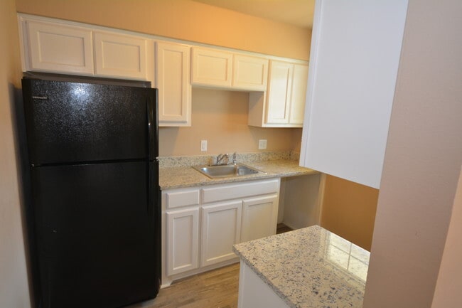 Harmony Apartments-Utilities Included in Paris, TX - Building Photo - Building Photo