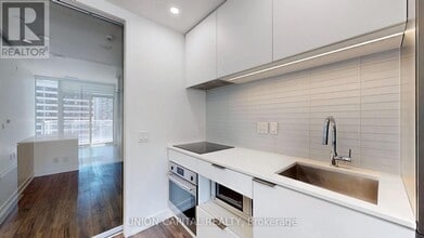 33 Helendale Ave in Toronto, ON - Building Photo - Building Photo