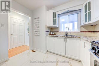 4 Croxley Green in Markham, ON - Building Photo - Building Photo