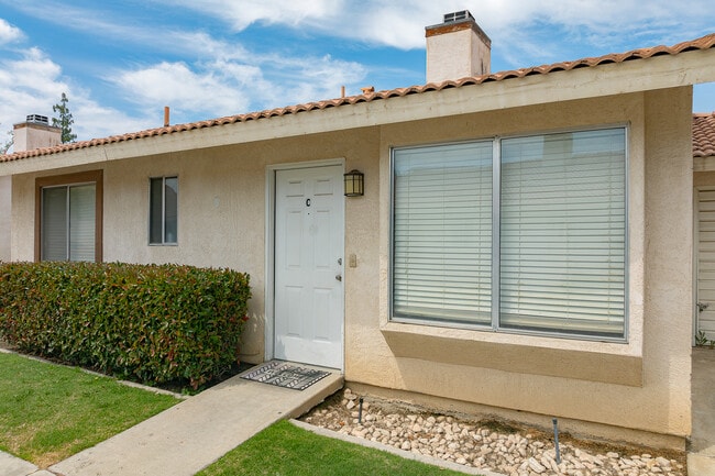 2902 Gosford Rd in Bakersfield, CA - Building Photo - Building Photo