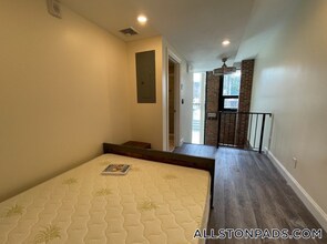 1028 Commonwealth Ave in Boston, MA - Building Photo - Building Photo