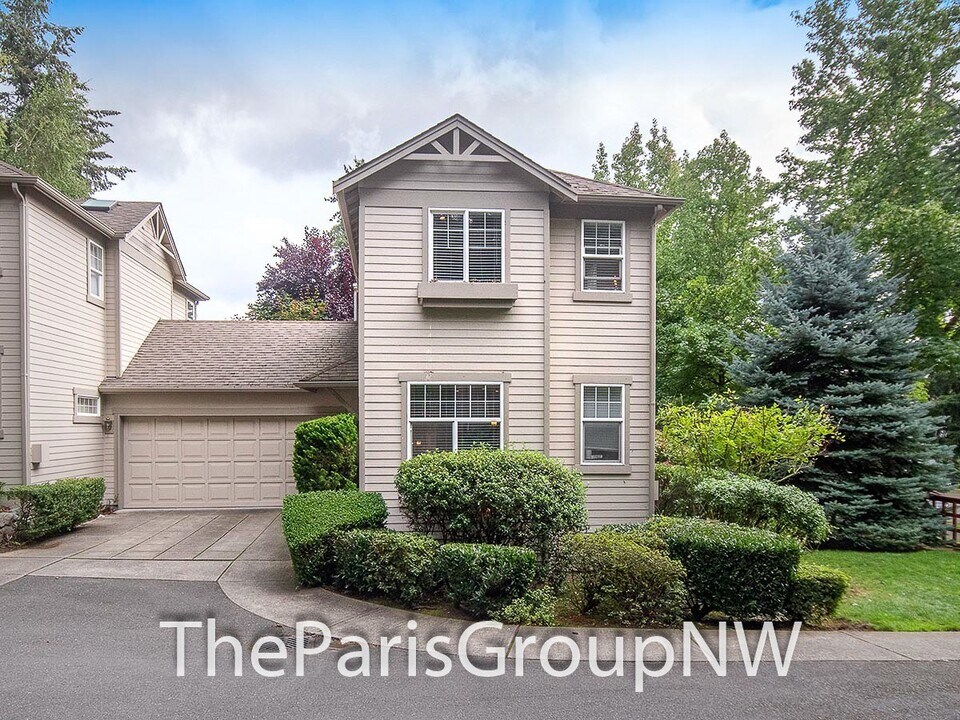 9810 NE 130th Pl in Kirkland, WA - Building Photo