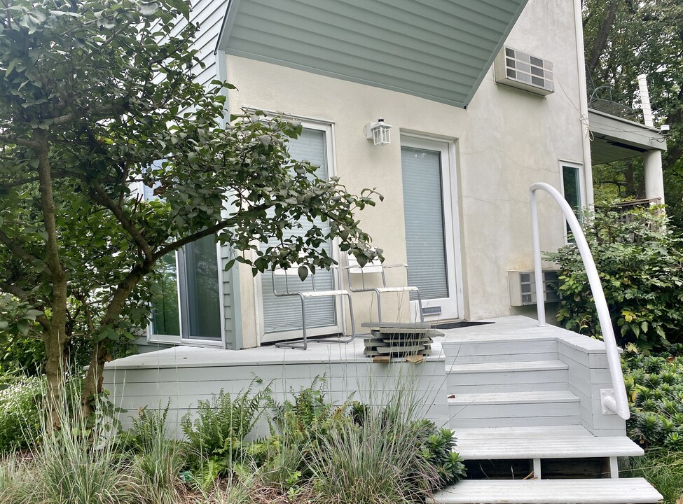 7418 Holly Ave in Takoma Park, MD - Foto de edificio