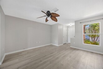 6831 Dartmouth Hill St in Riverview, FL - Foto de edificio - Building Photo