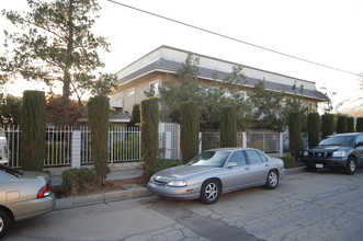 Pinecrest Apartments in Palmdale, CA - Building Photo - Building Photo