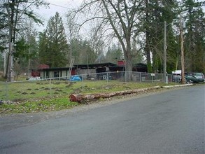 Henley Resort in Eatonville, WA - Foto de edificio - Building Photo