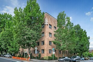 Manhattan Apartments in Portland, OR - Building Photo