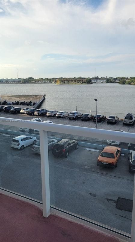 1351 NE Miami Gardens Dr in Miami, FL - Foto de edificio - Building Photo