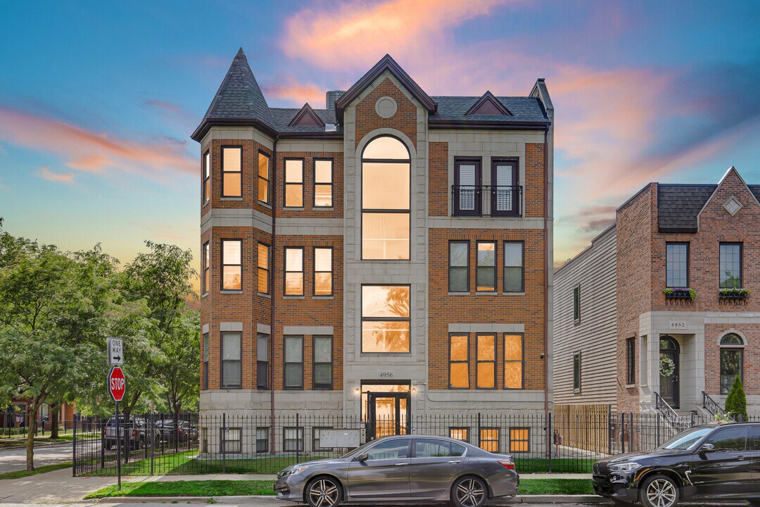 4956 S Champlain Ave in Chicago, IL - Building Photo