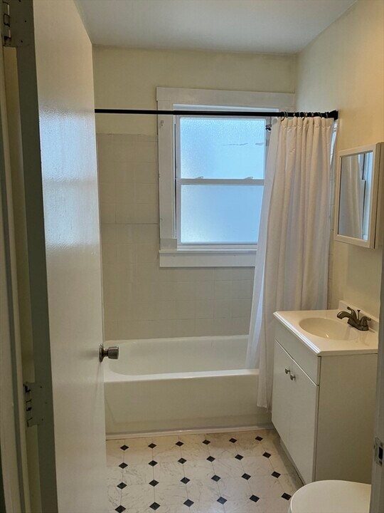 61 Vine St in Lynn, MA - Building Photo