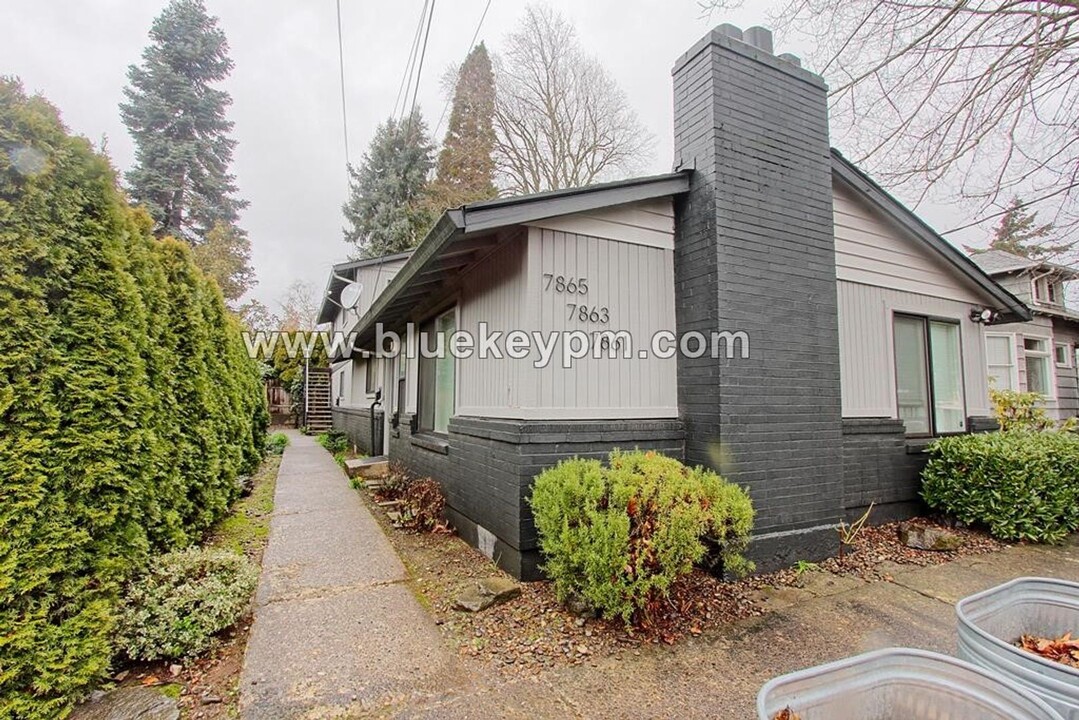 7865 SE Milwaukie Ave in Portland, OR - Building Photo