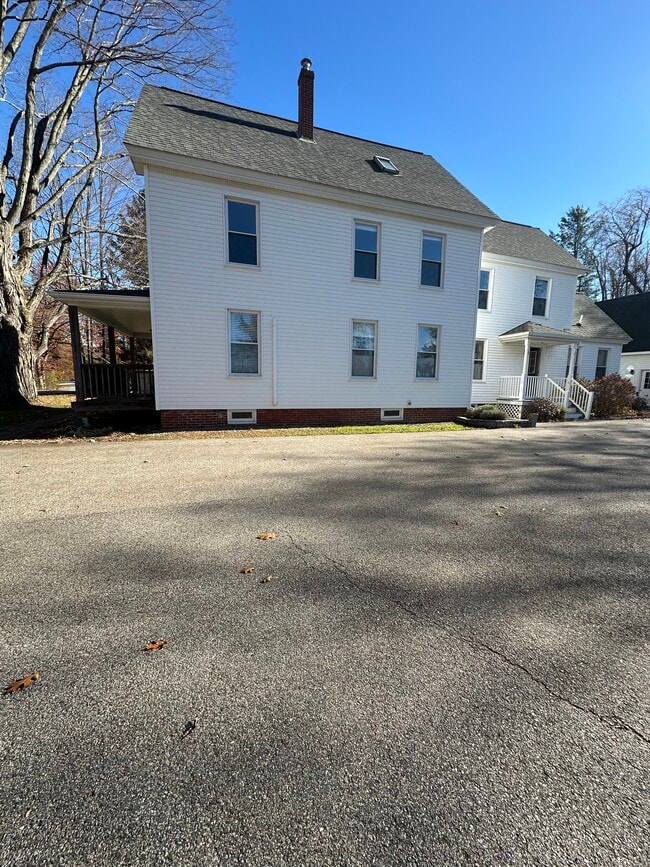 7 Bell Ave in Exeter, NH - Foto de edificio - Building Photo