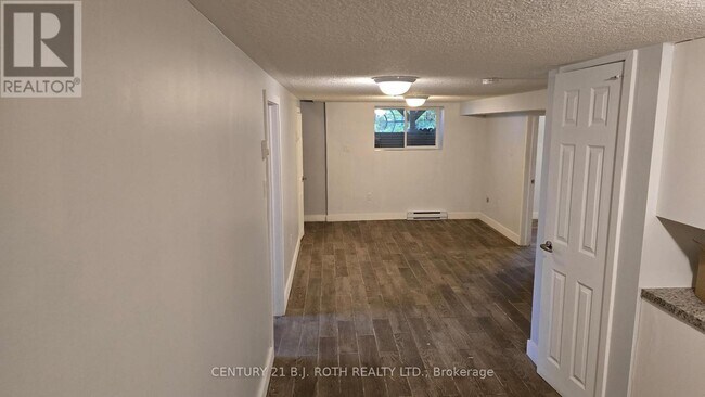 121 Cumberland St in Barrie, ON - Building Photo - Building Photo